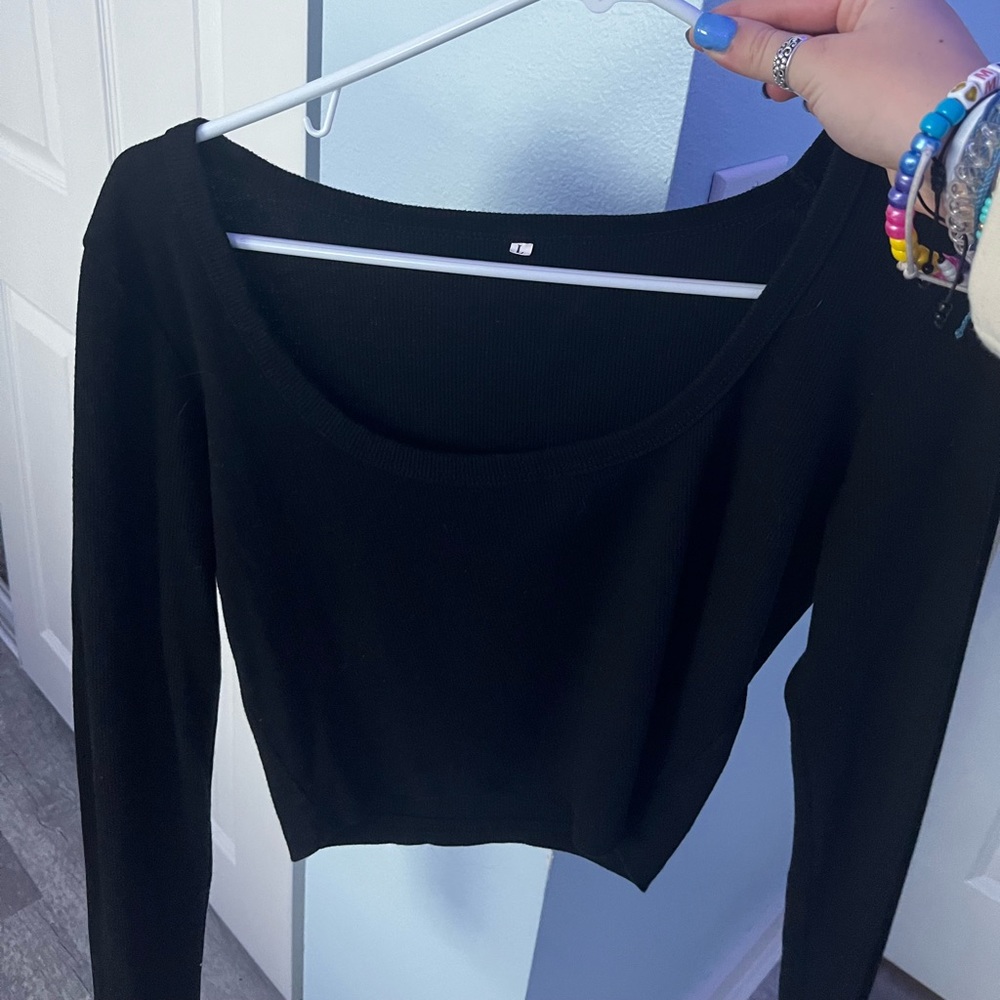 scoop neck long sleeve shirt